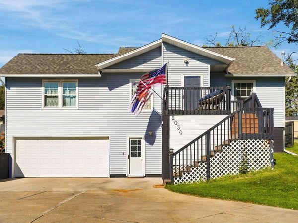 2030 Rainbow Drive, Waterloo, IA 50701