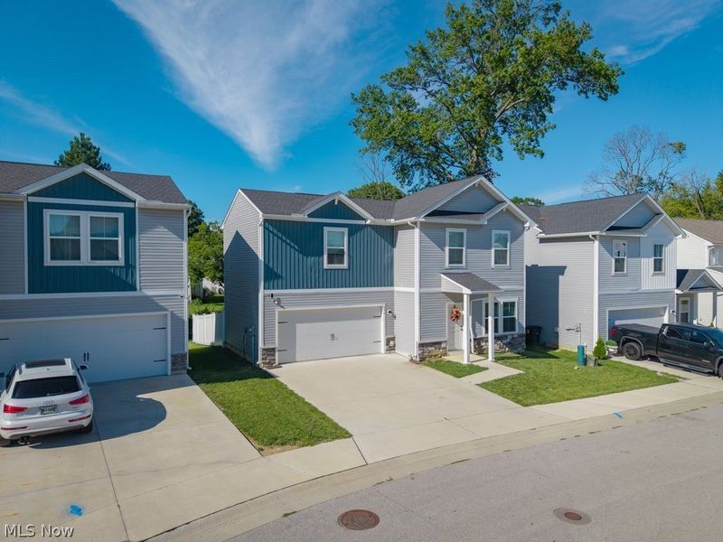 496 Auld Farm Circle, Akron, OH 44320 Photo 3