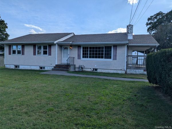 586 Little East Neck Road , West Babylon, NY 11704