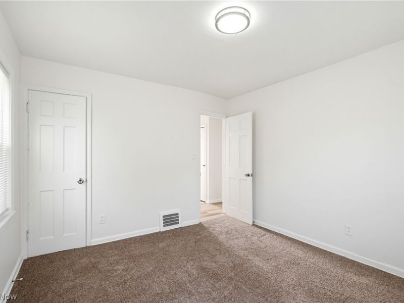 16220 Throckley Avenue, Cleveland, OH 44128 Photo 12