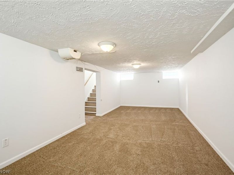 16220 Throckley Avenue, Cleveland, OH 44128 Photo 24
