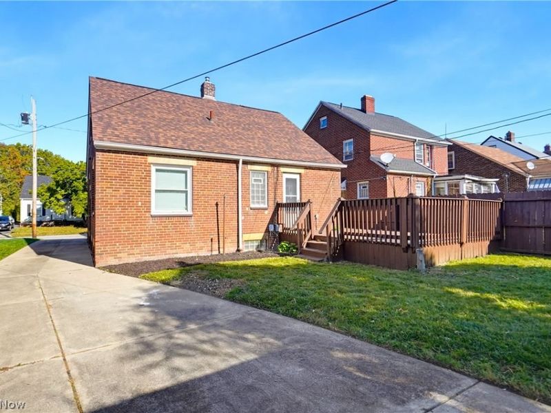 16220 Throckley Avenue, Cleveland, OH 44128 Photo 3
