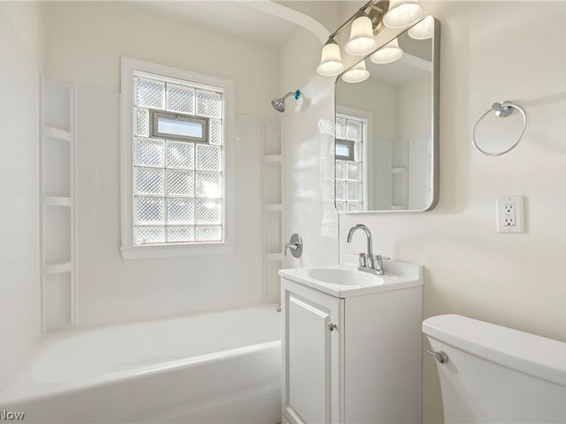 16220 Throckley Avenue, Cleveland, OH 44128 Photo 9