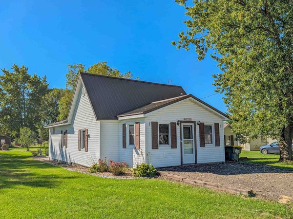 137 W Exchange Street, Lone Rock, WI 53556