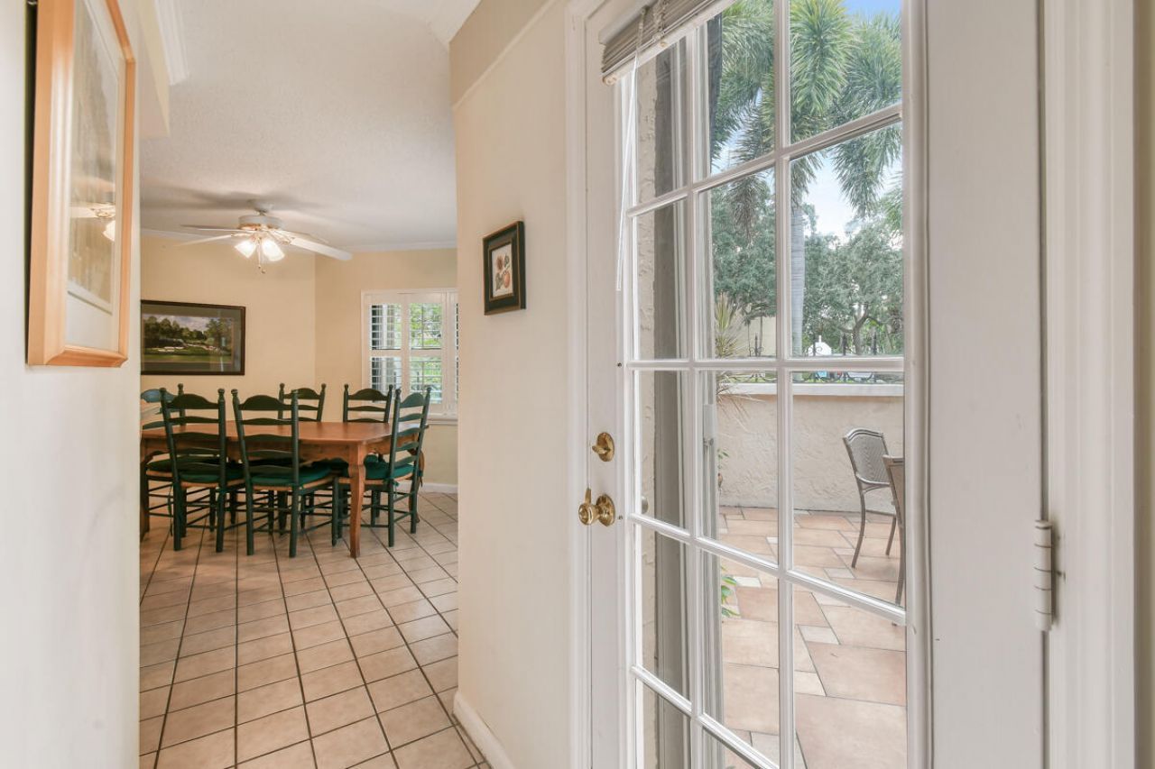 28 Uno Lago Drive, Juno Beach, FL 33408 Photo