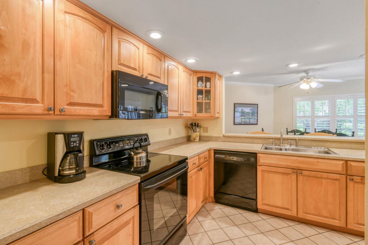 28 Uno Lago Drive, Juno Beach, FL 33408 Photo