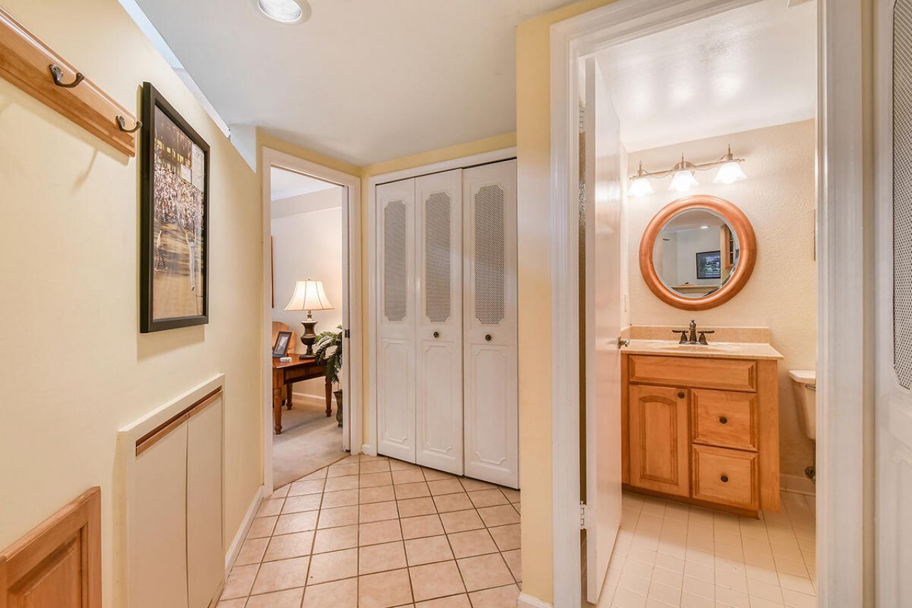 28 Uno Lago Drive, Juno Beach, FL 33408 Photo