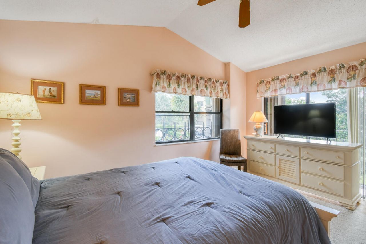 28 Uno Lago Drive, Juno Beach, FL 33408 Photo