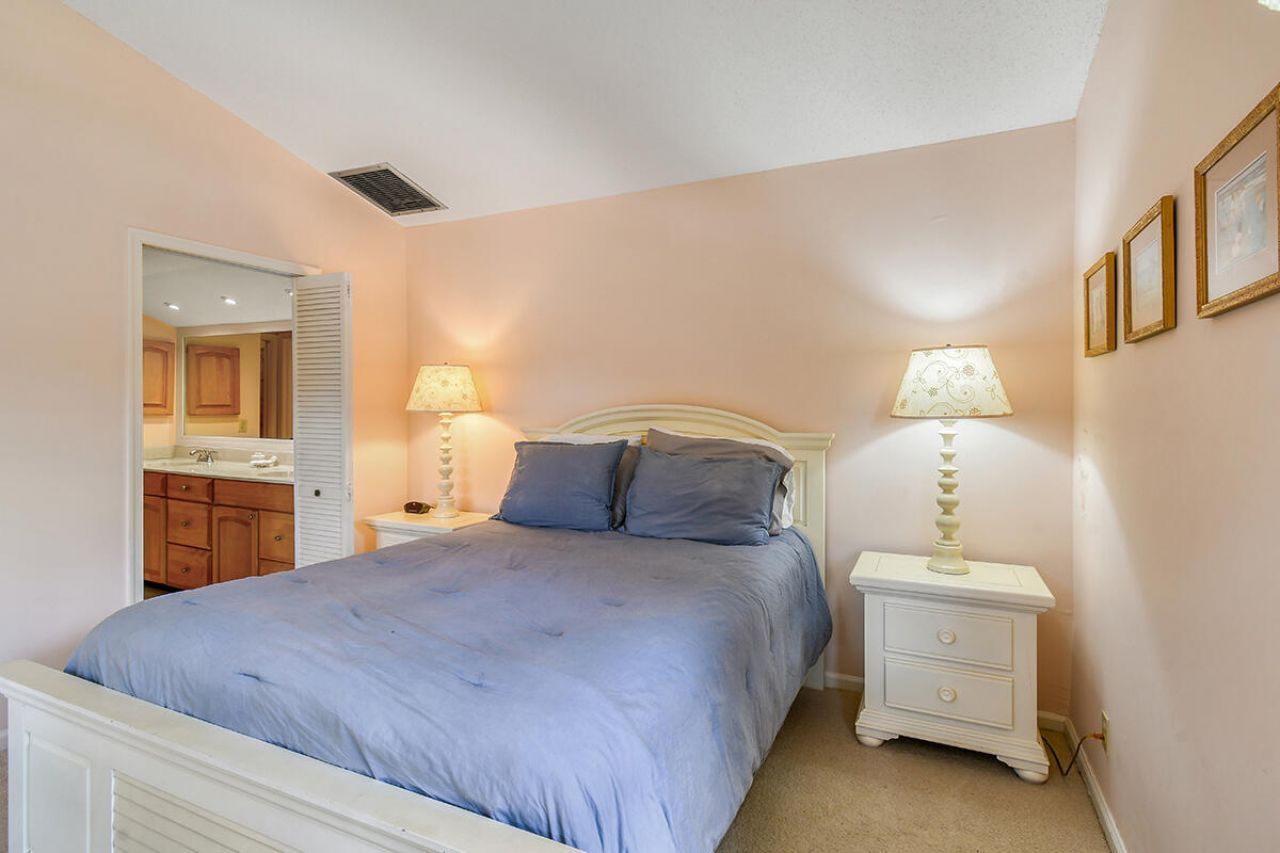 28 Uno Lago Drive, Juno Beach, FL 33408 Photo