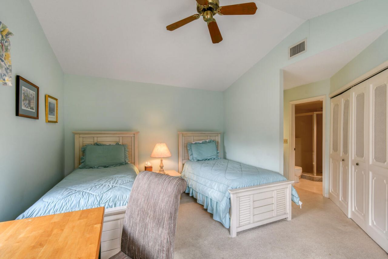 28 Uno Lago Drive, Juno Beach, FL 33408 Photo