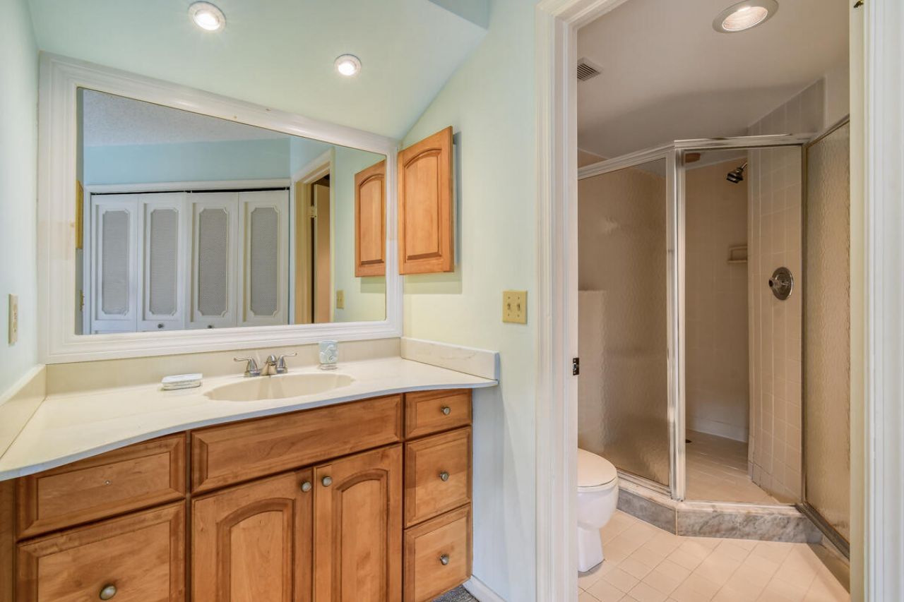 28 Uno Lago Drive, Juno Beach, FL 33408 Photo