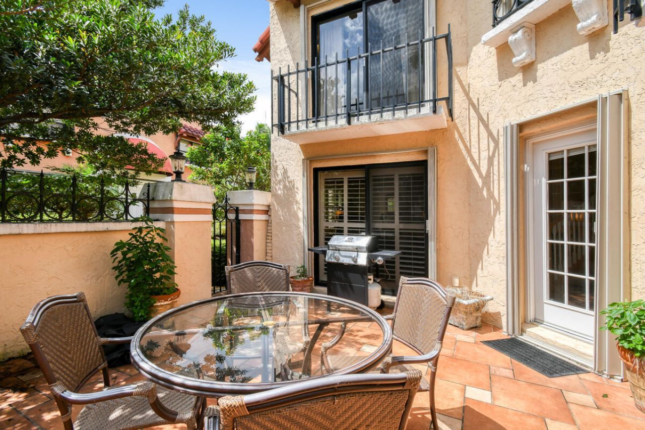28 Uno Lago Drive, Juno Beach, FL 33408 Photo