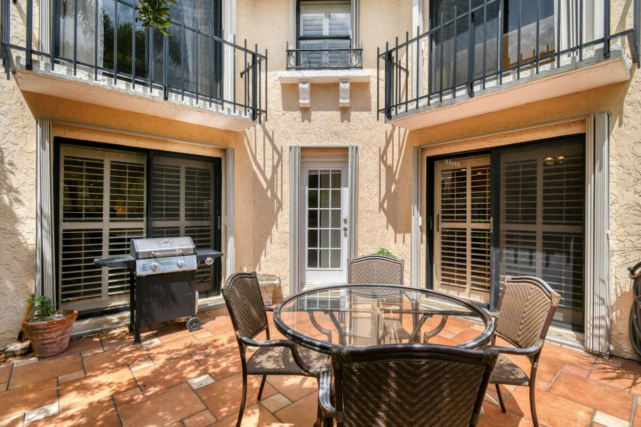 28 Uno Lago Drive, Juno Beach, FL 33408 Photo