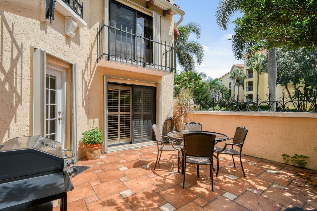 28 Uno Lago Drive, Juno Beach, FL 33408 Photo