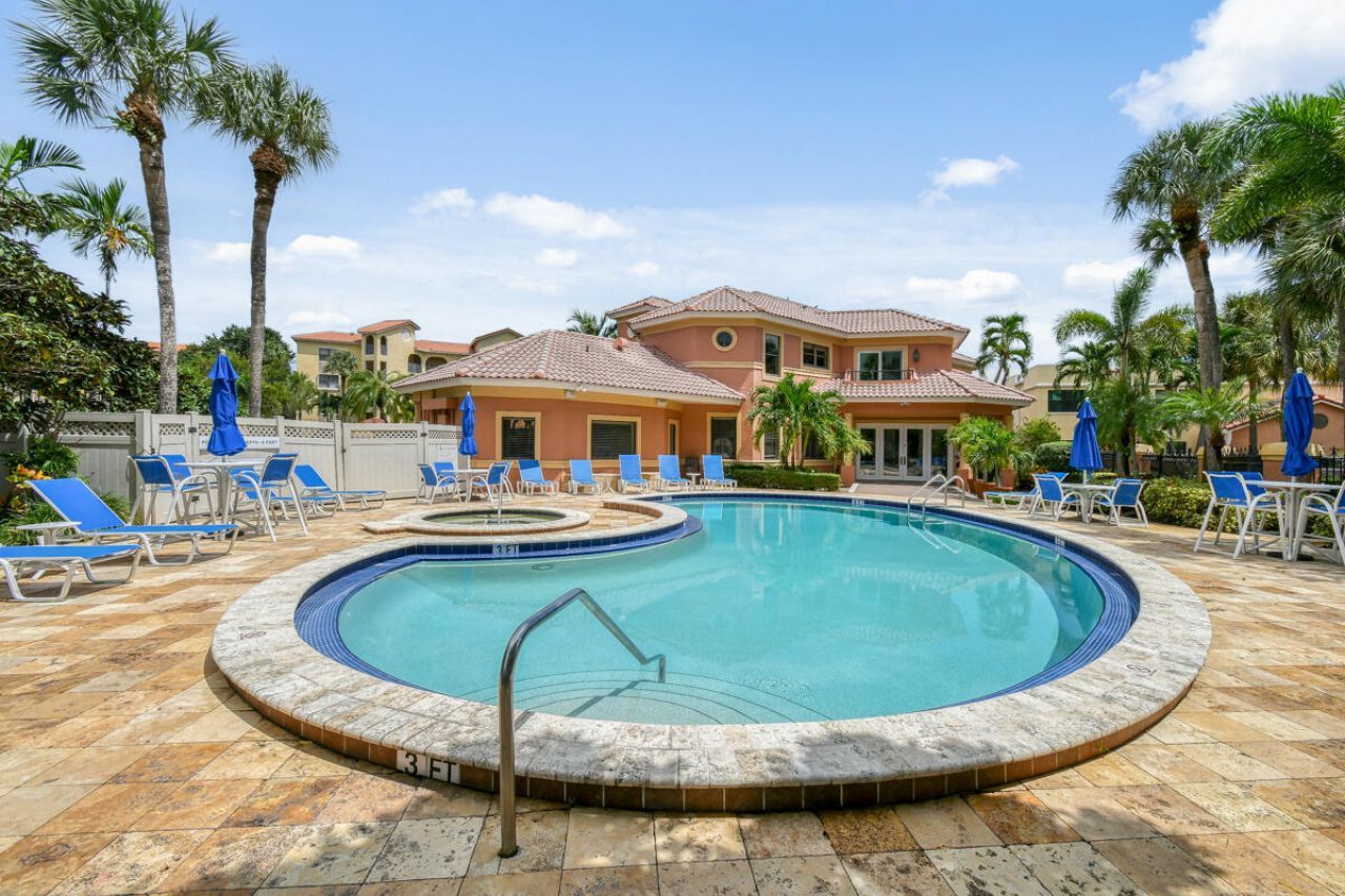28 Uno Lago Drive, Juno Beach, FL 33408 Photo