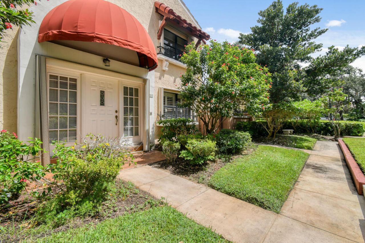 28 Uno Lago Drive, Juno Beach, FL 33408 Photo
