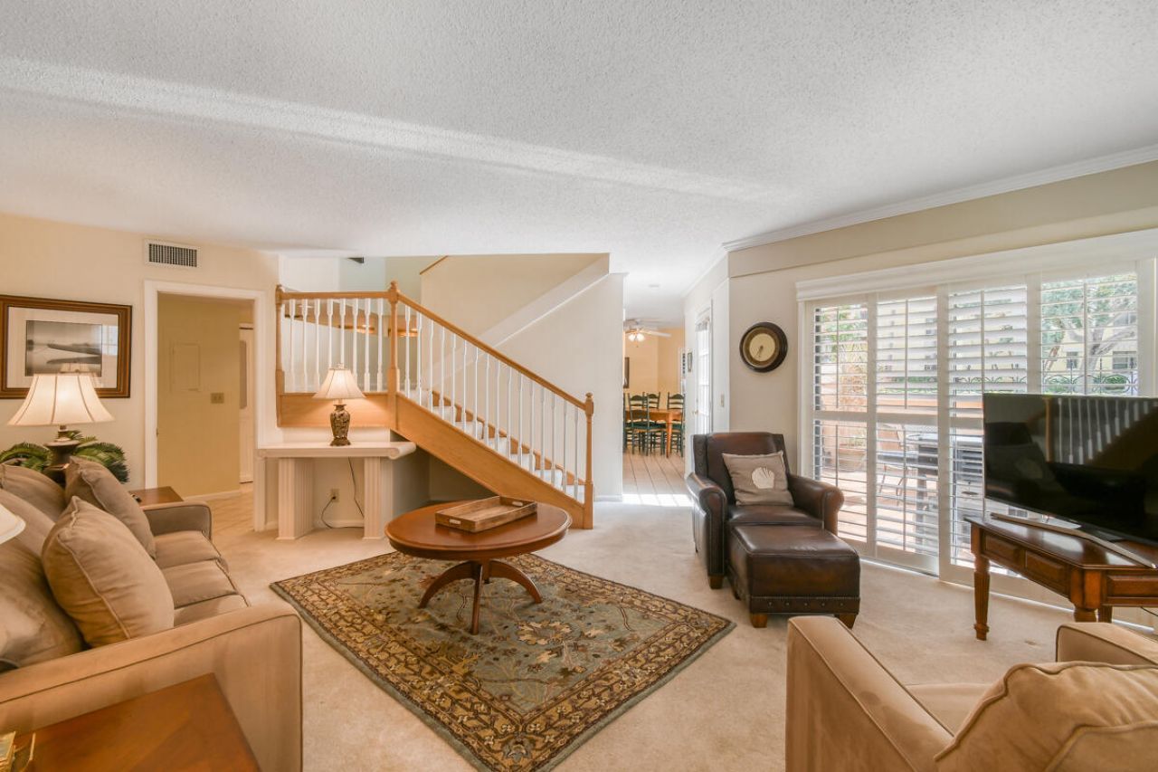 28 Uno Lago Drive, Juno Beach, FL 33408 Photo