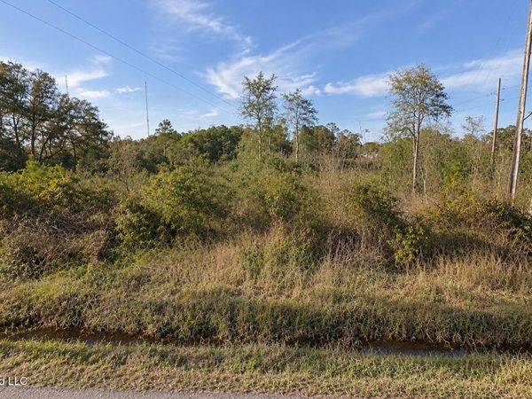 41 Catalina Street, Waveland, MS 39576