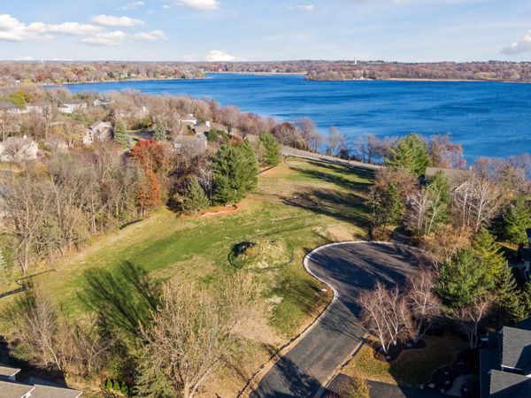 3961 White Oak Lane , Chanhassen, MN 55331