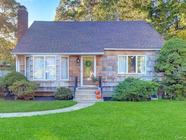 52 Linden Lane , Shirley, NY 11967