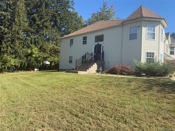 11 Levitsky Court , Chestnut Ridge, NY 10977
