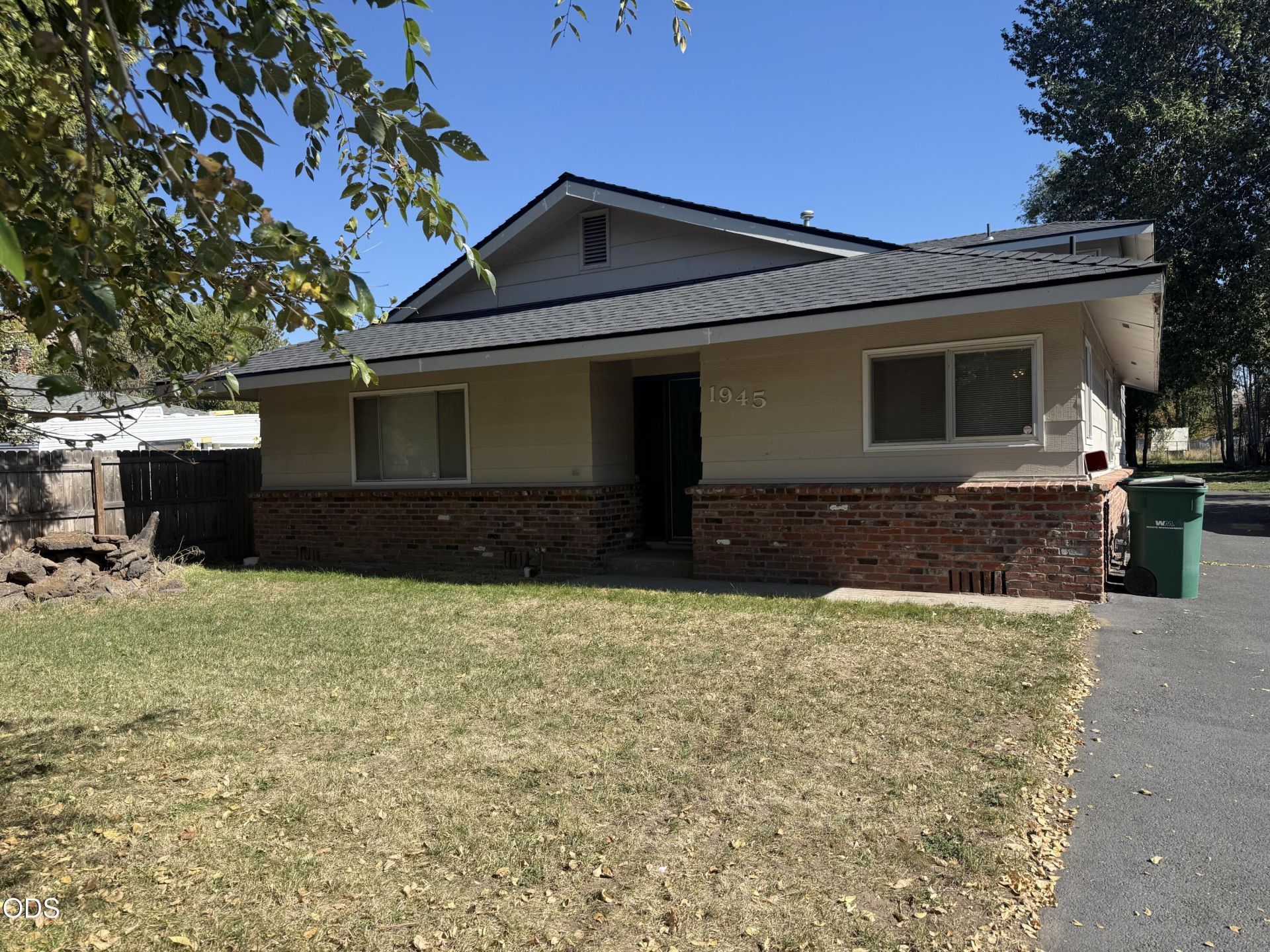 1945 Wiard Street, Klamath Falls, OR 97603 Main Photo