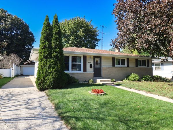 8544 32nd Ave, Kenosha, WI 53142
