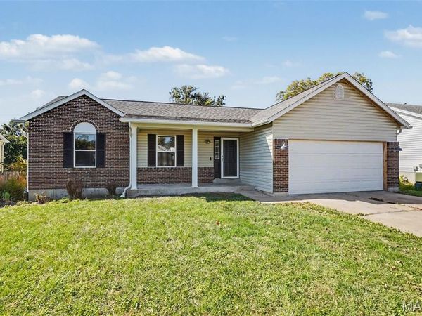 717 Woodland Ridge Drive , St Peters, MO 63376