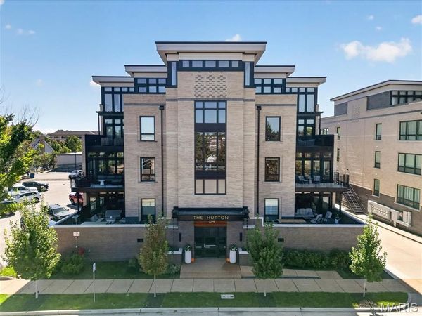 134 W Madison Avenue, Unit 202, Kirkwood, MO 63122