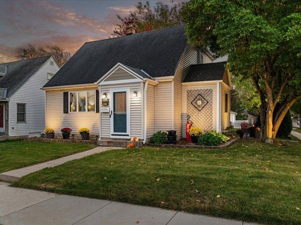 8543 W Cleveland Ave, West Allis, WI 53227