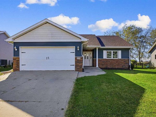 445 E Tartan Dt, North Liberty, IA 52317
