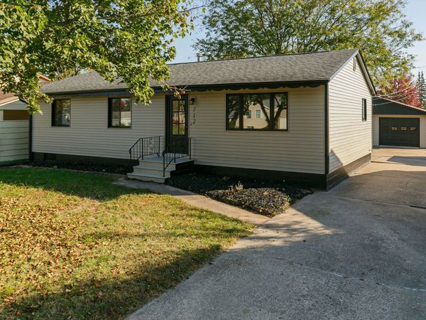 712 3rd Street , Colona, IL 61241