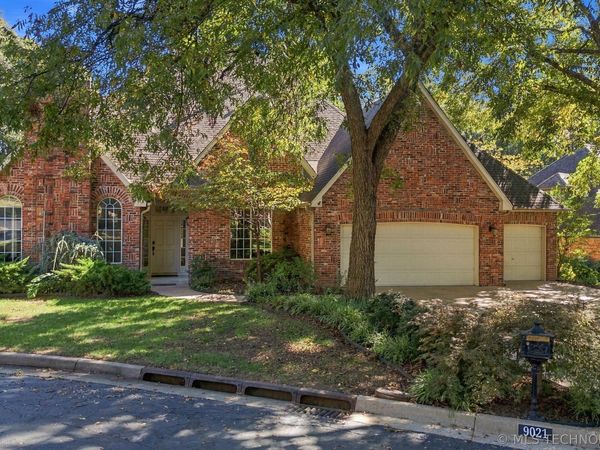 9021 S Maplewood Avenue , Tulsa, OK 74137