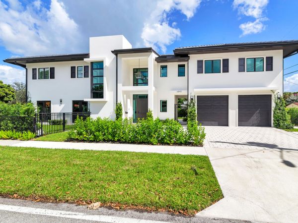 6840 LAKE Avenue, West Palm Beach, FL 33405