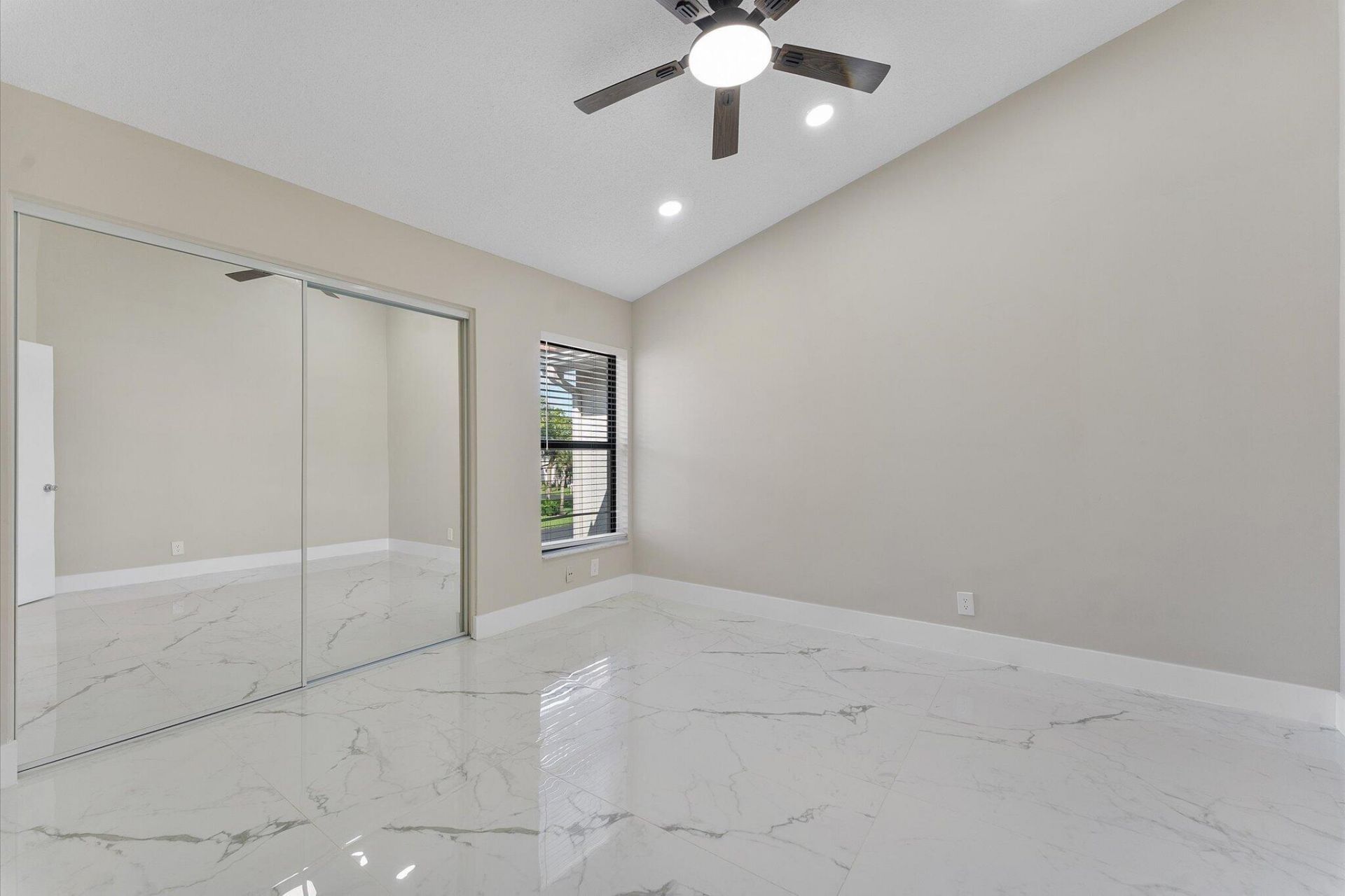 10890 Lakemore Lane, Unit 201, Boca Raton, FL 33498 Photo