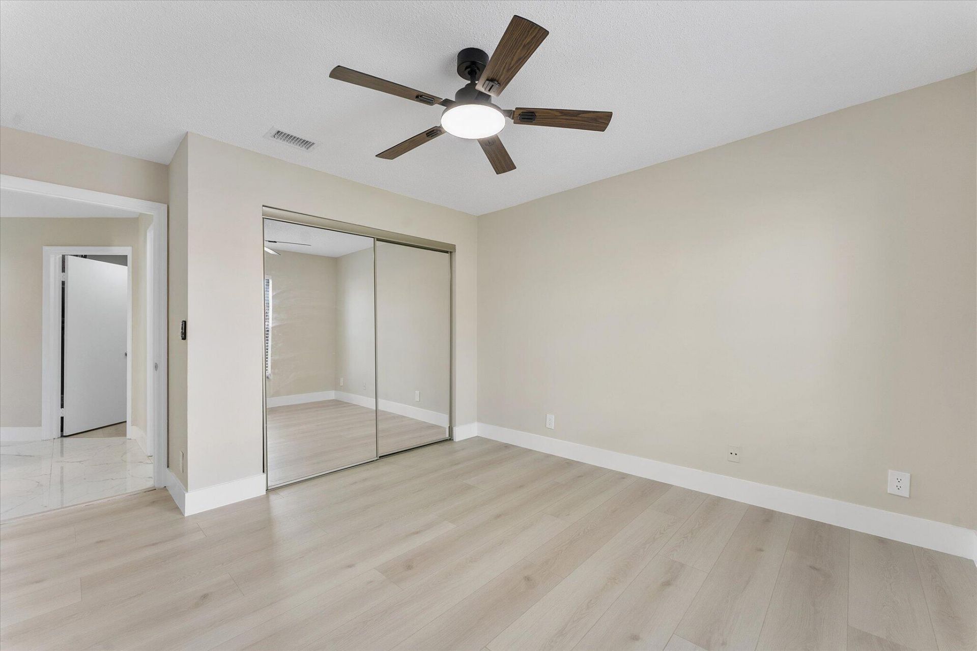 10890 Lakemore Lane, Unit 201, Boca Raton, FL 33498 Photo