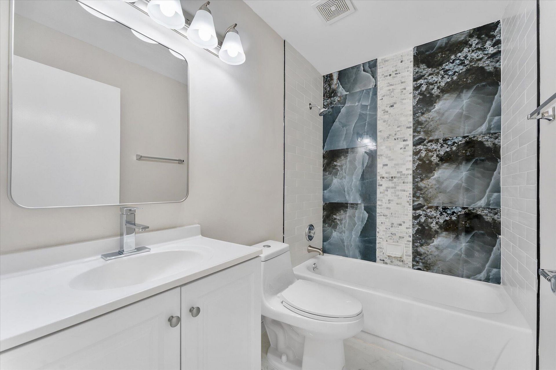 10890 Lakemore Lane, Unit 201, Boca Raton, FL 33498 Photo