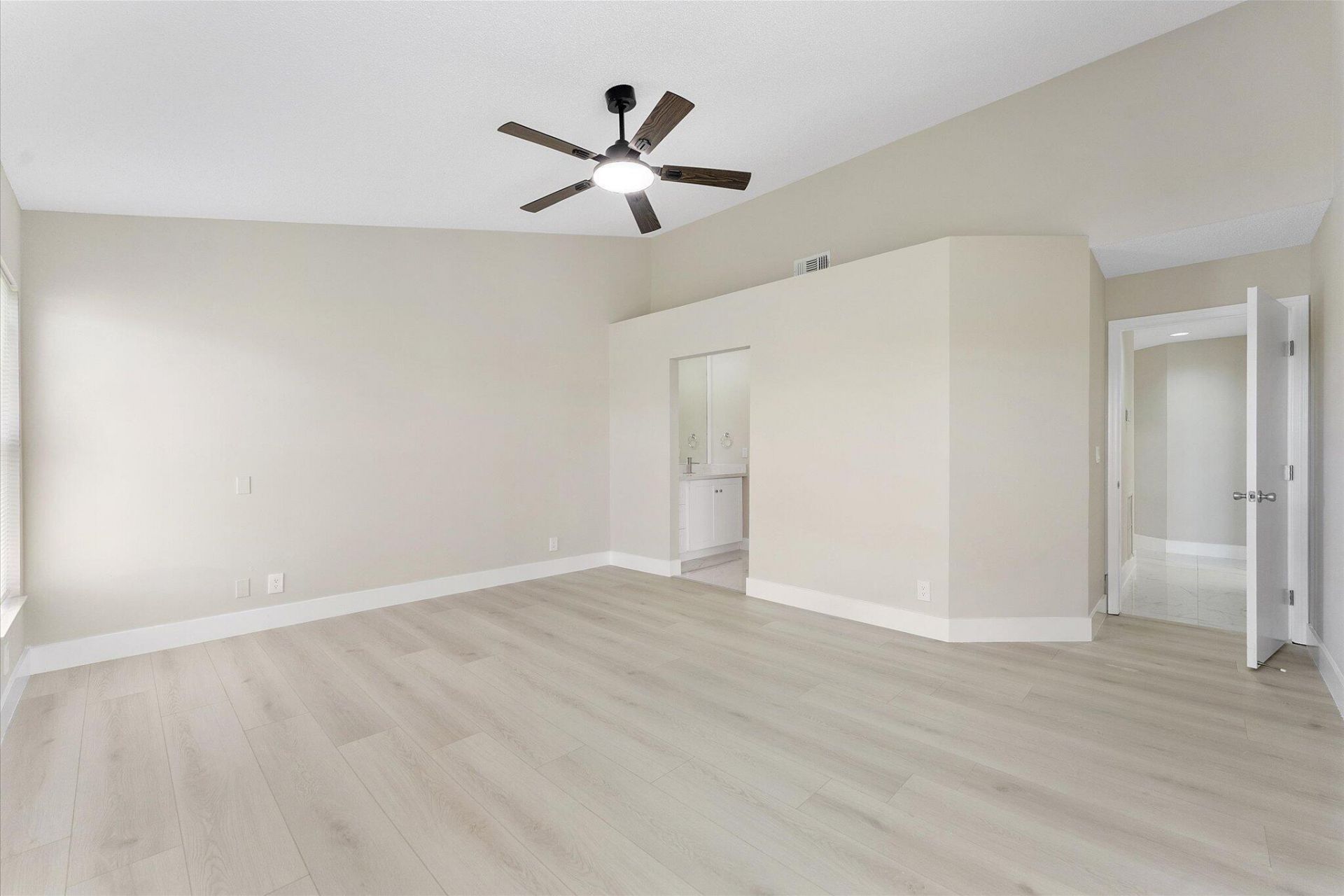 10890 Lakemore Lane, Unit 201, Boca Raton, FL 33498 Photo
