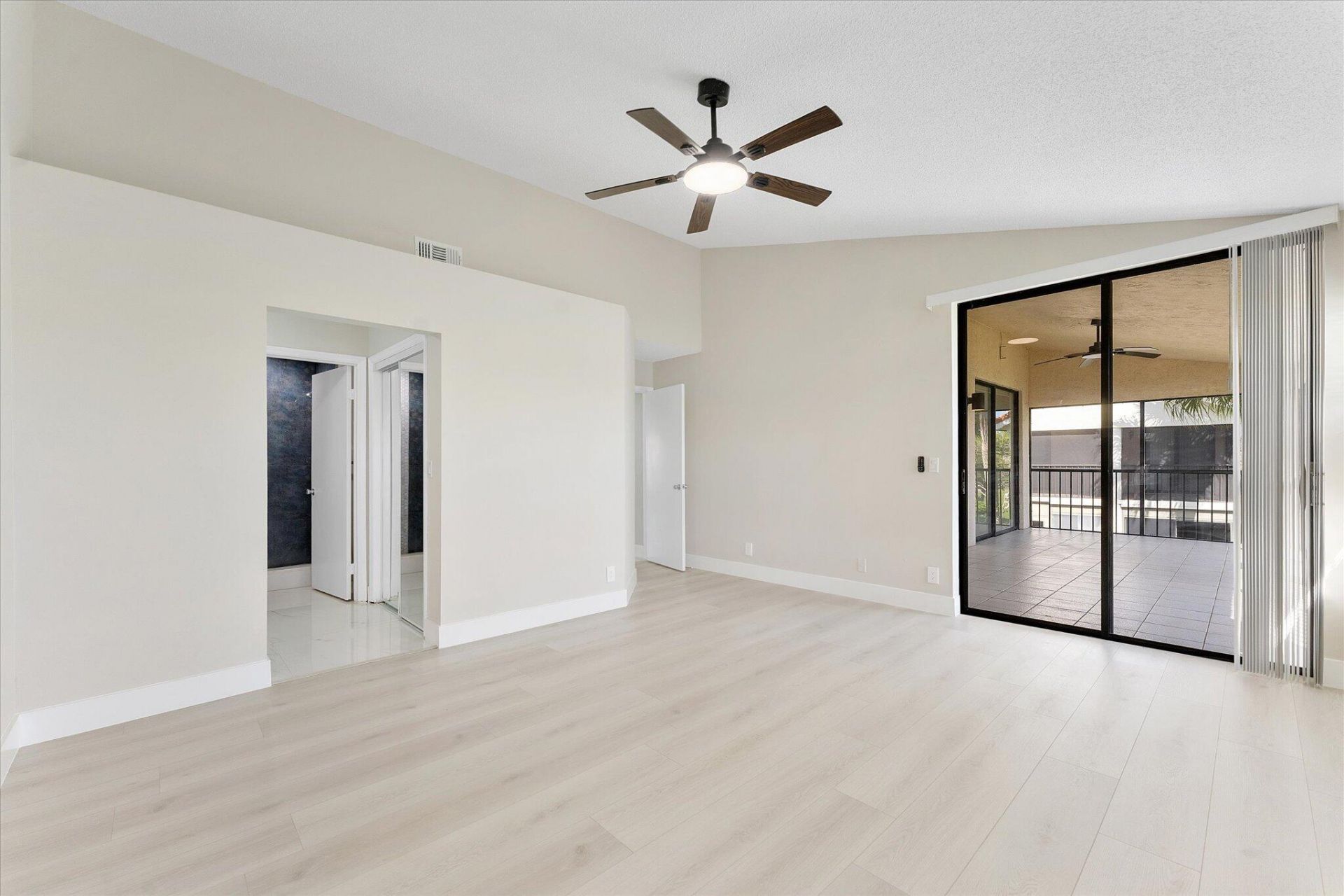 10890 Lakemore Lane, Unit 201, Boca Raton, FL 33498 Photo