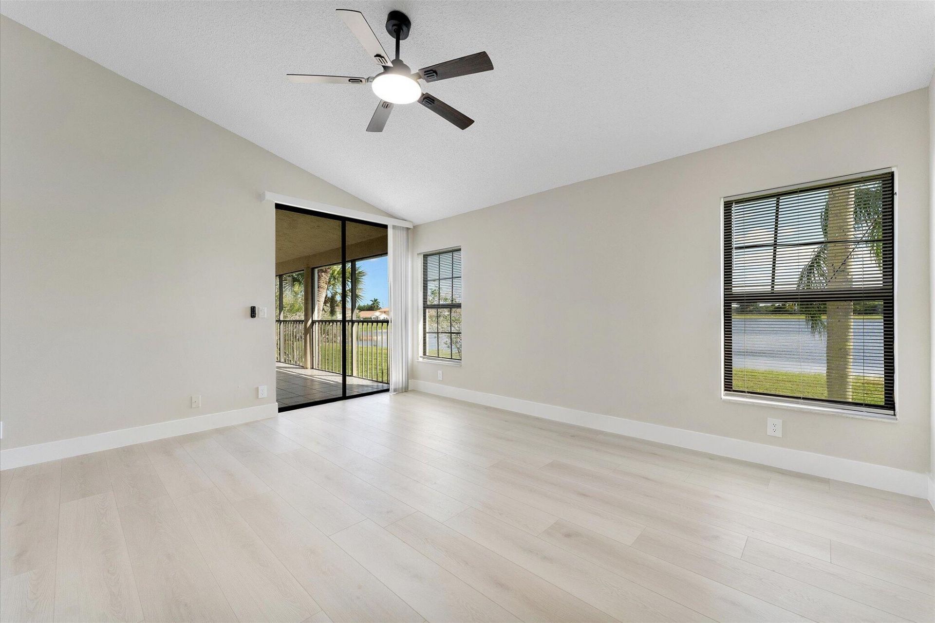 10890 Lakemore Lane, Unit 201, Boca Raton, FL 33498 Photo