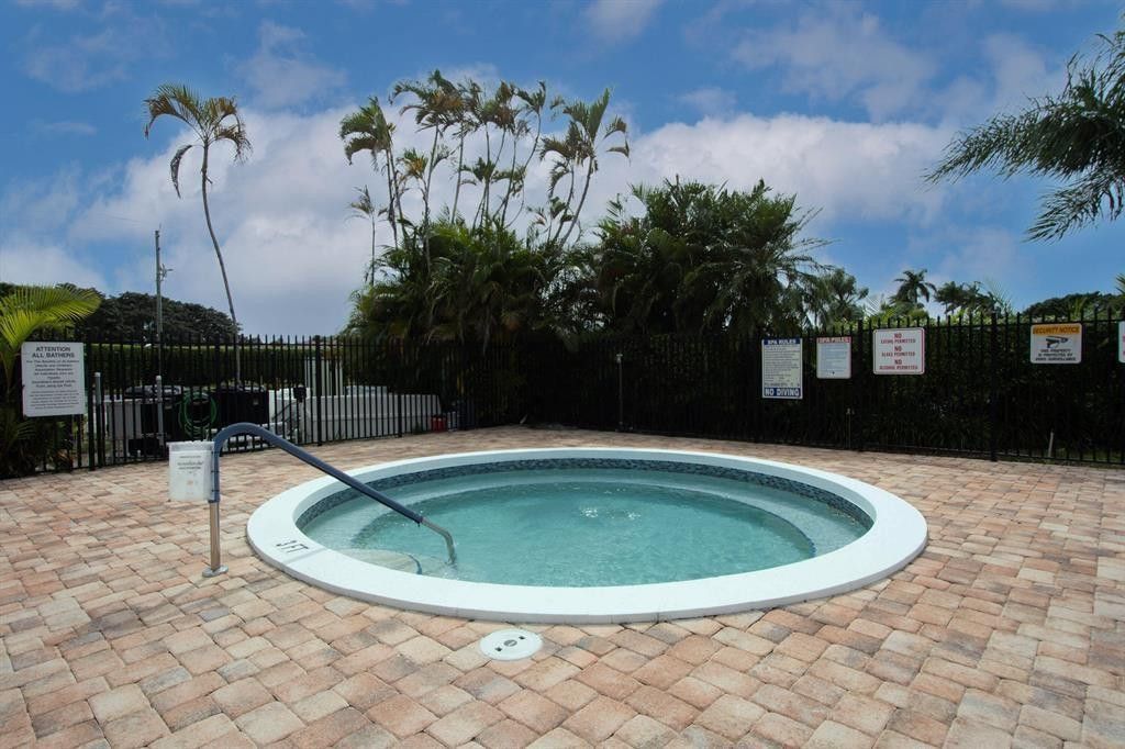 10890 Lakemore Lane, Unit 201, Boca Raton, FL 33498 Photo