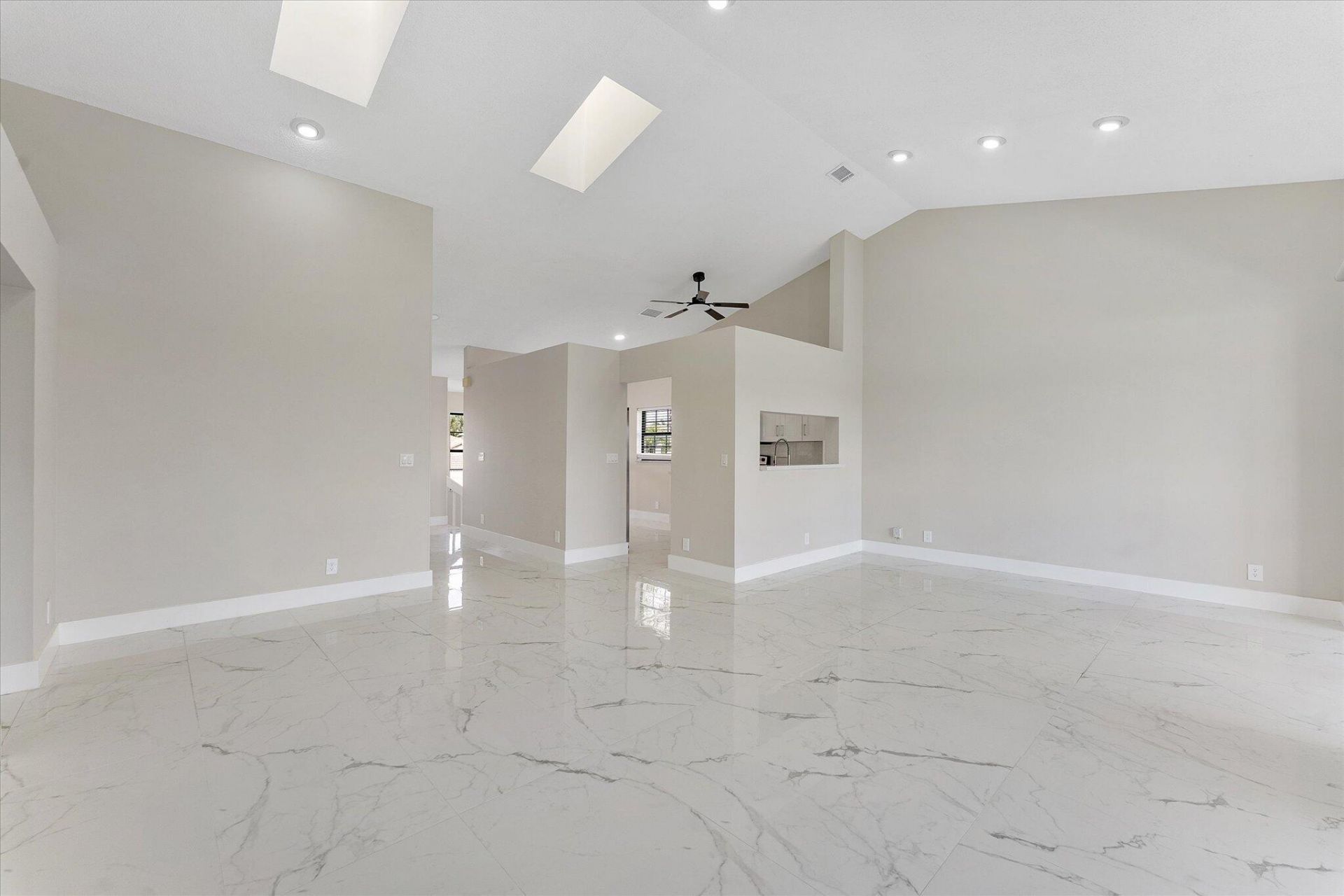 10890 Lakemore Lane, Unit 201, Boca Raton, FL 33498 Photo