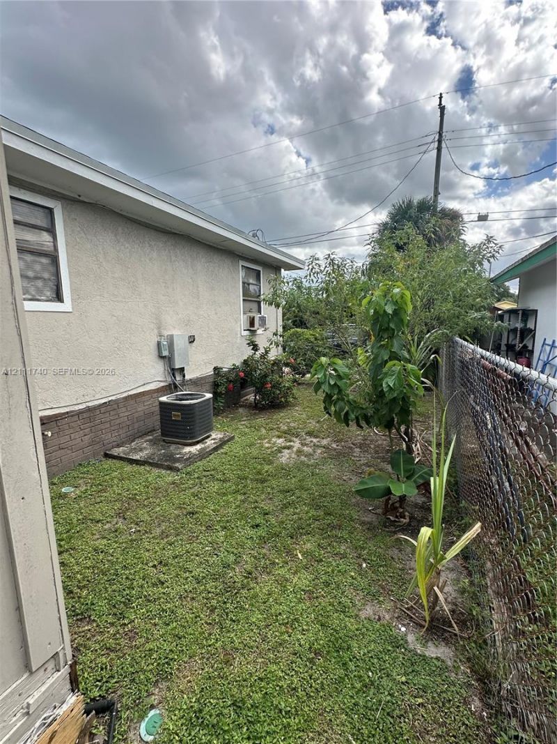 1564 W 20th St, Riviera Beach, FL 33404 Photo