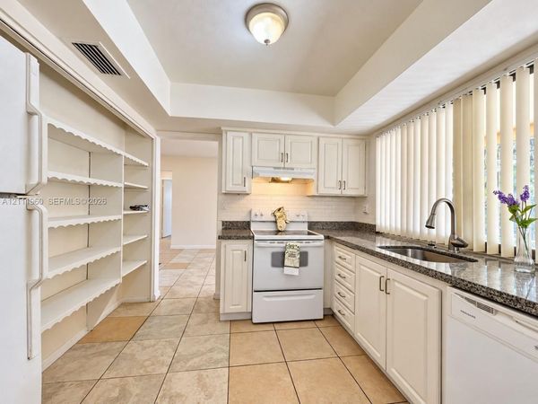 7000 NW 22nd St , Sunrise, FL 33313