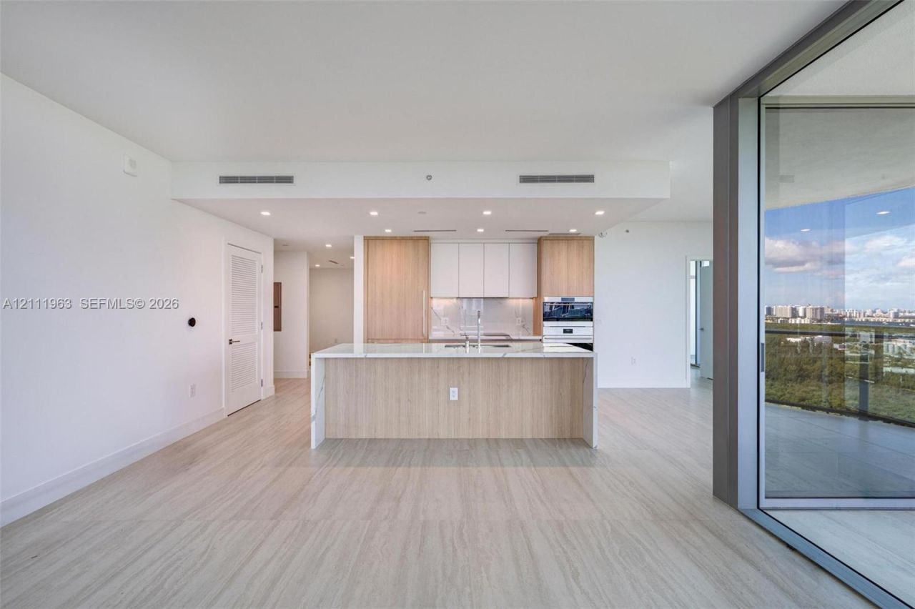 2411 Laguna Cir , Unit 2311, North Miami, FL 33180 Photo