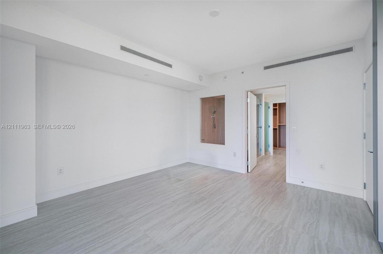 2411 Laguna Cir , Unit 2311, North Miami, FL 33180 Photo