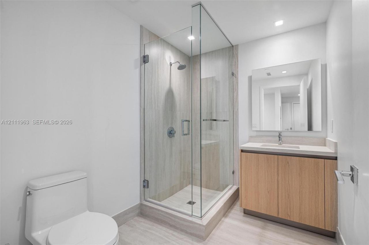 2411 Laguna Cir , Unit 2311, North Miami, FL 33180 Photo