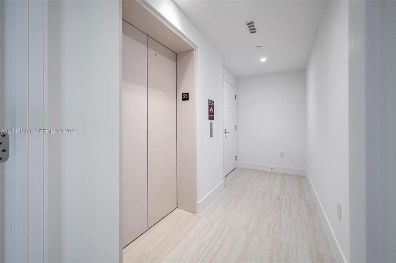2411 Laguna Cir , Unit 2311, North Miami, FL 33180 Photo