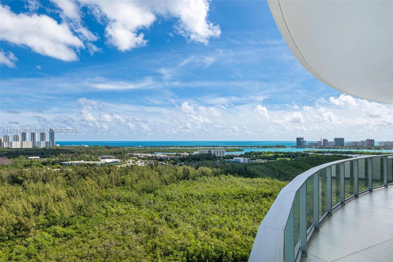 2411 Laguna Cir , Unit 2311, North Miami, FL 33180 Photo