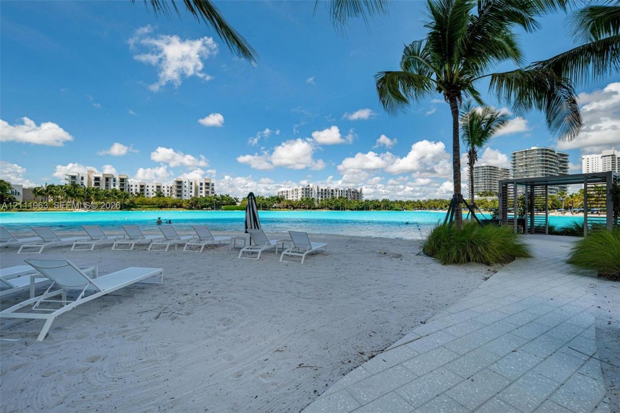 2411 Laguna Cir , Unit 2311, North Miami, FL 33180 Photo